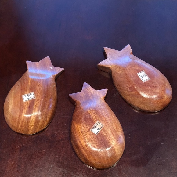 MCM Wooden Pineapple-Shaped Serving Bowls set of 3 - Picture 3 of 16